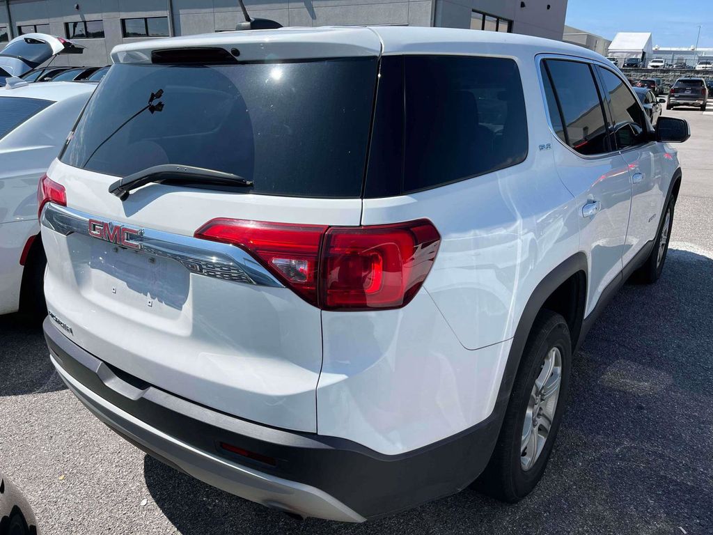 2017 Gmc Acadia SLE photo 2