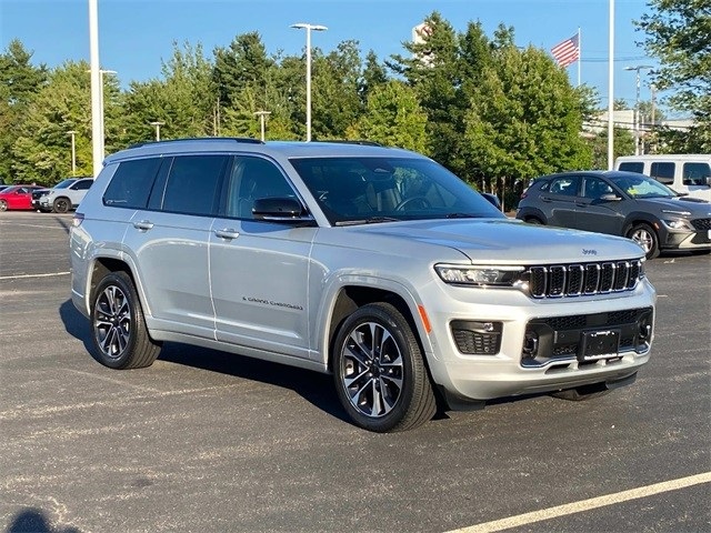 2021 Jeep Grand Cherokee Overland photo 3