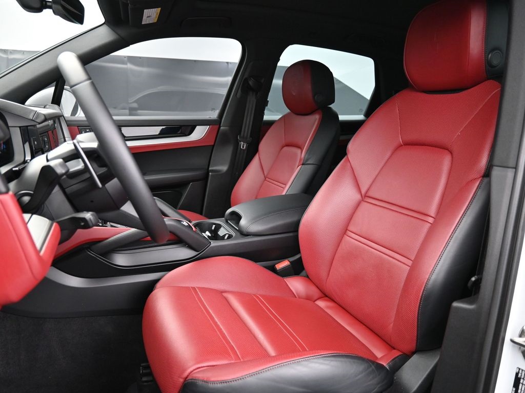2024 Porsche Cayenne S photo 4
