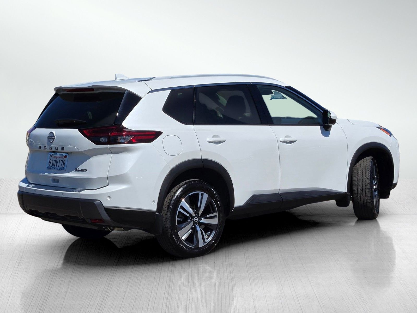 2025 Nissan Rogue SL photo 3
