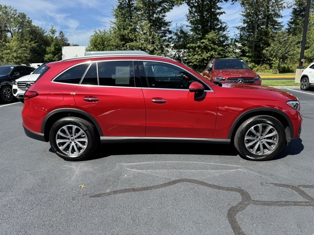 2025 Mercedes Benz GLC 300 4MATIC photo 2