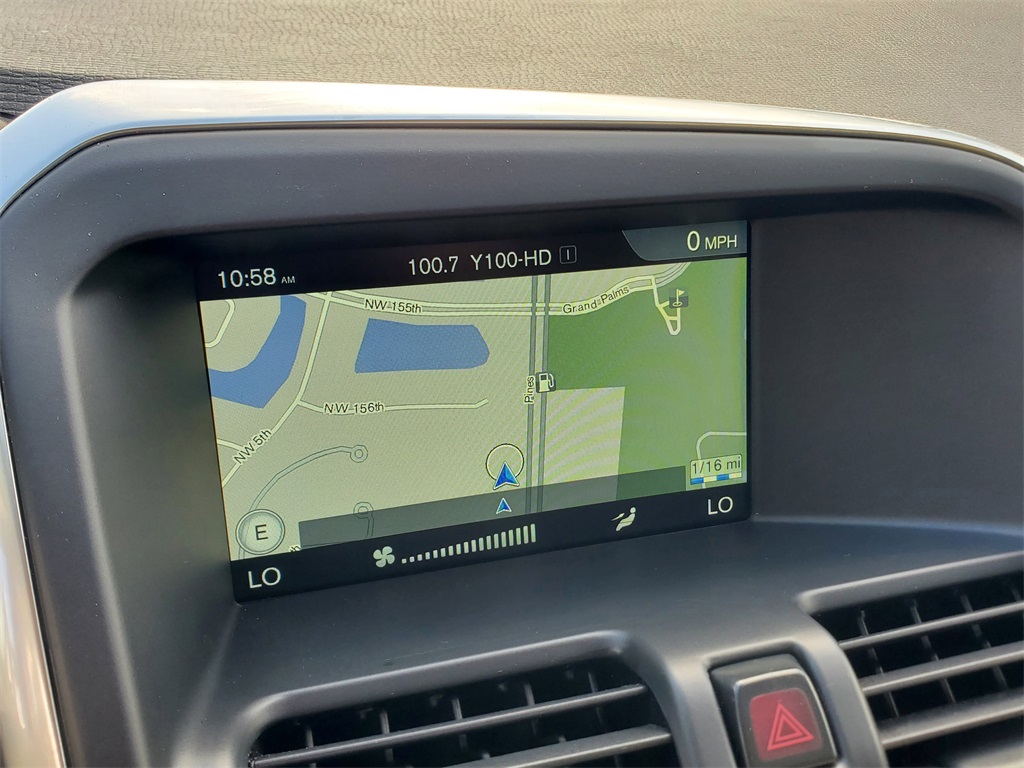 2016 Volvo XC60 T5 Drive-E Premier photo 28