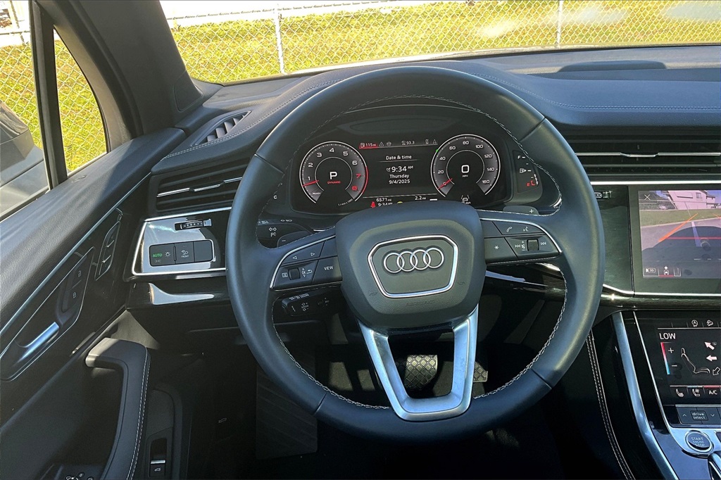 2025 Audi Q7 55 Premium Plus photo 5