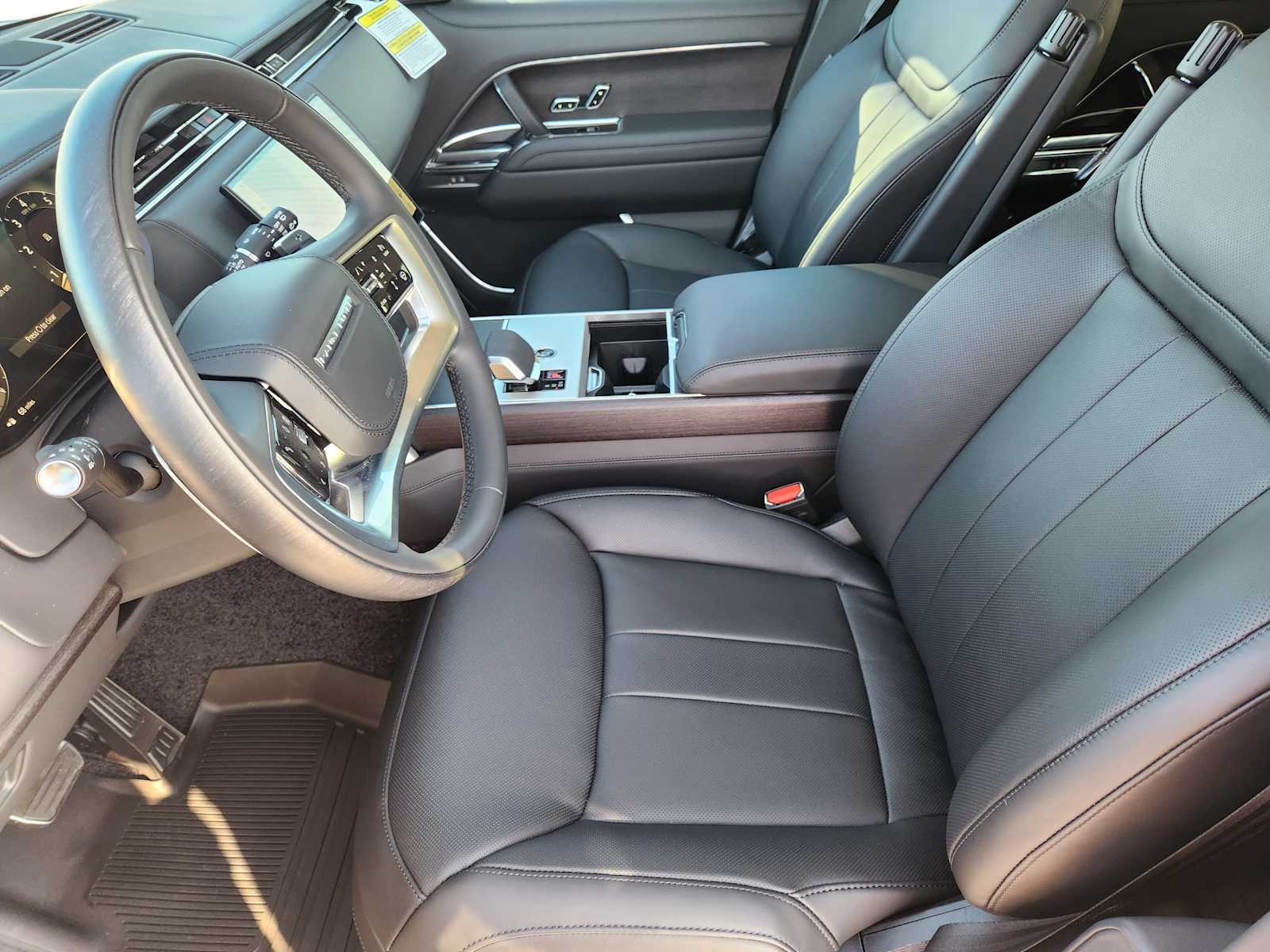 2025 Land Rover Range Rover SE photo 11