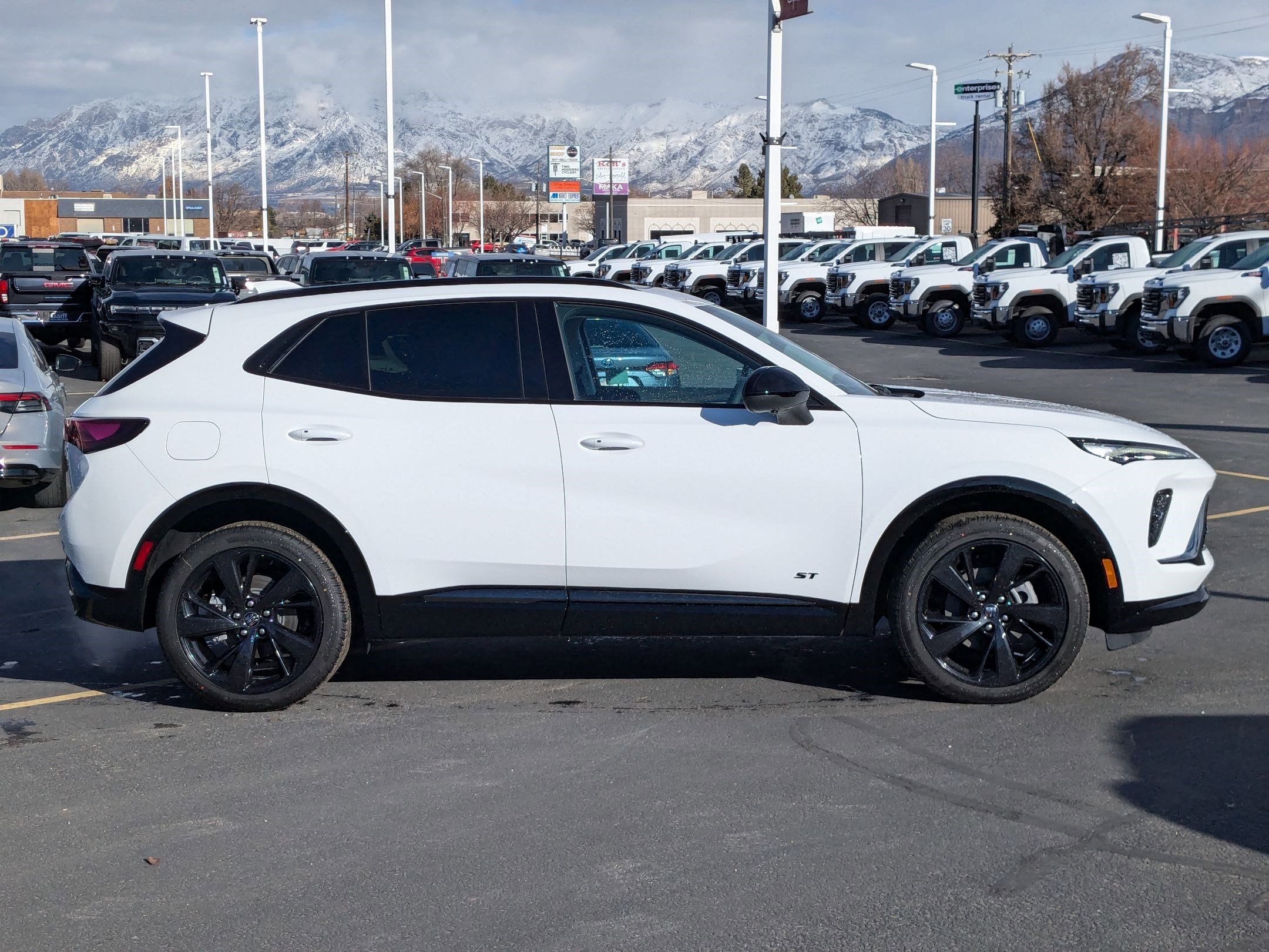 2025 Buick Envision Sport Touring photo 2