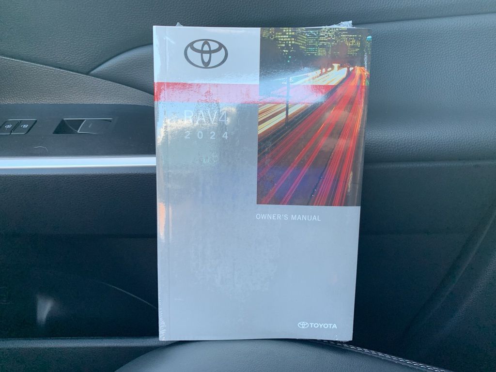 2024 Toyota RAV4 XLE Premium photo 11