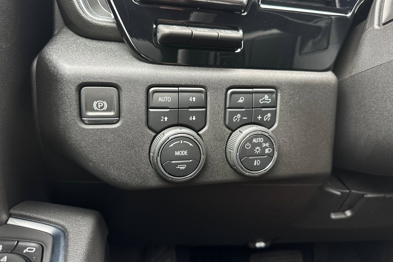 2025 Chevrolet Silverado LTZ photo 26
