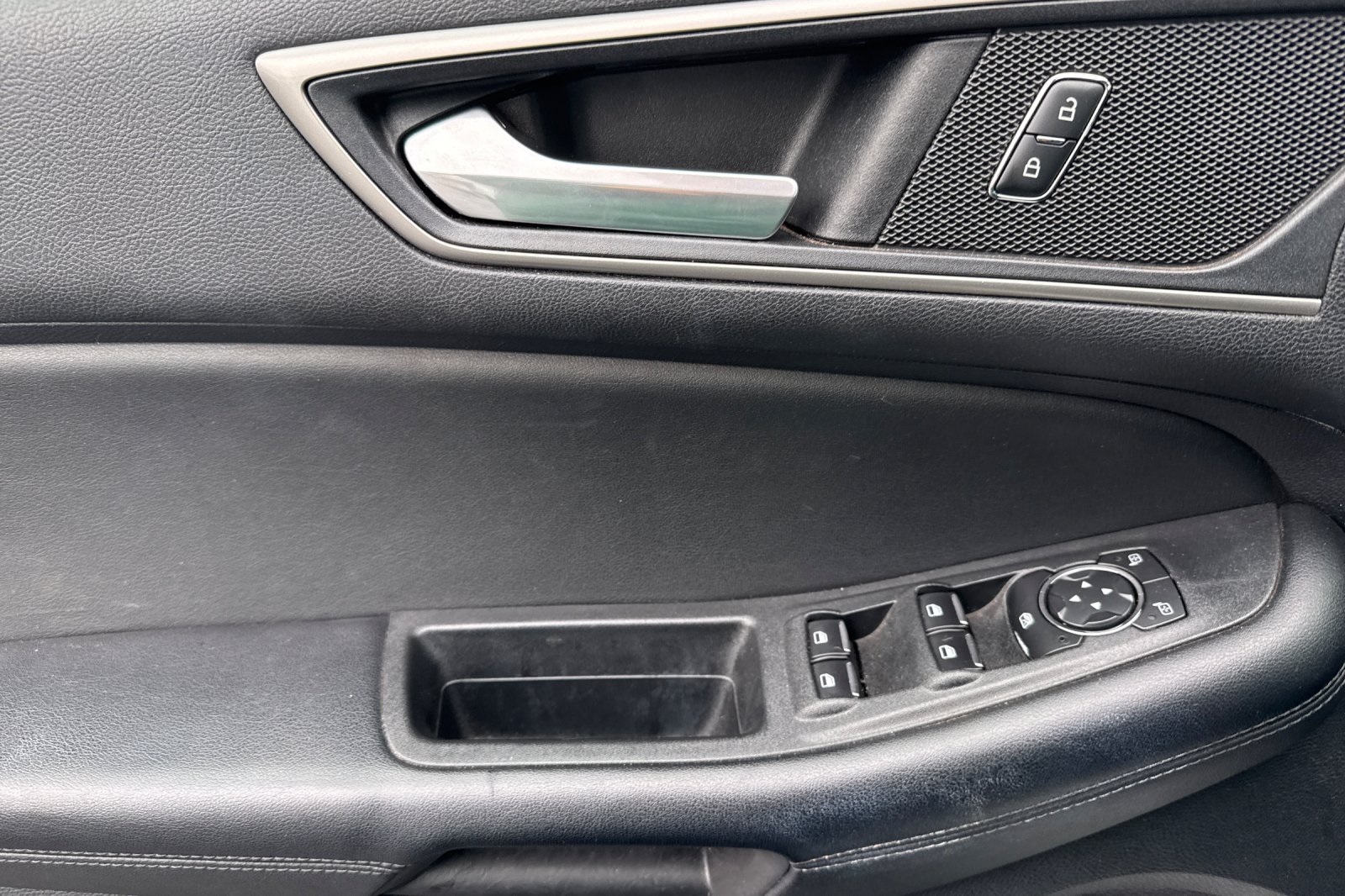 2022 Ford Edge SEL photo 14