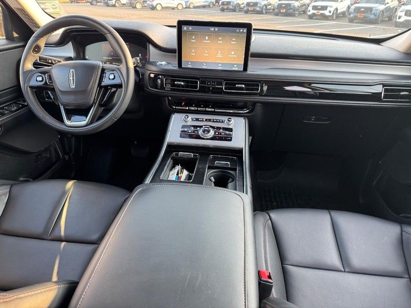2022 Lincoln Aviator Standard photo 13