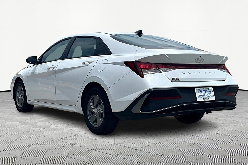 2024 Hyundai Elantra SE photo 13