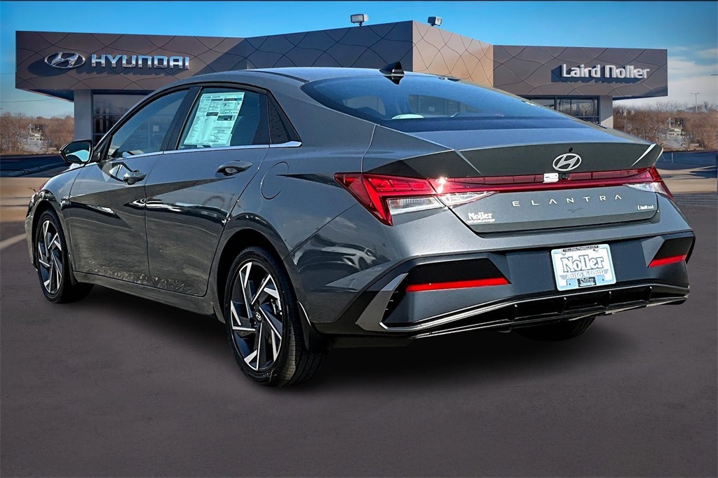 2025 Hyundai Elantra Limited photo 3