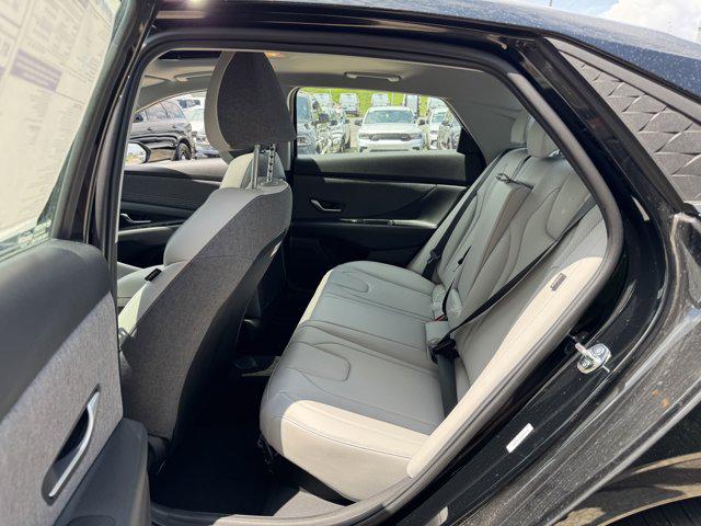 2025 Hyundai Elantra Hybrid Limited photo 23