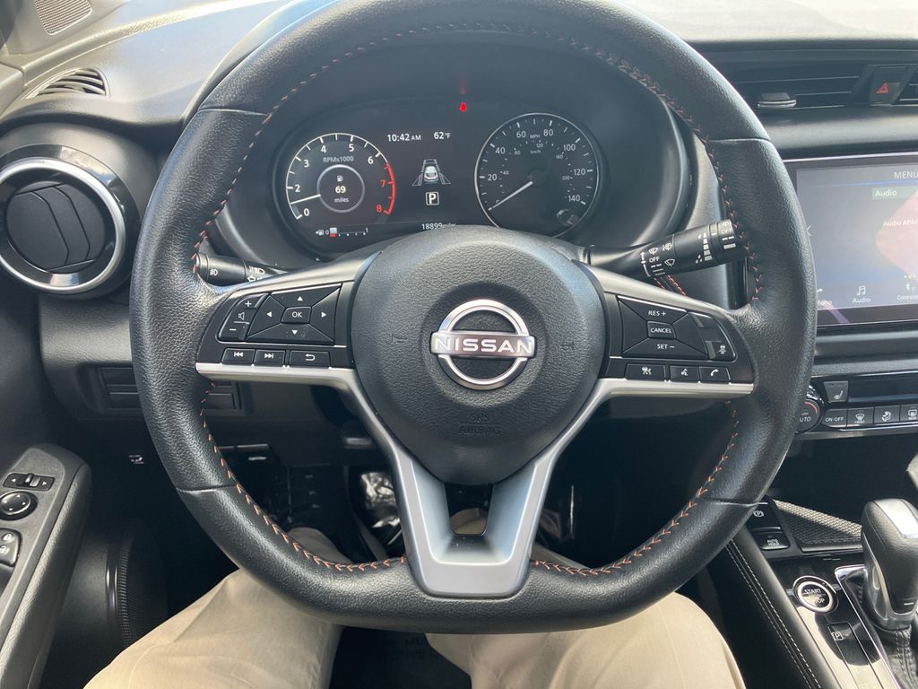 2023 Nissan Kicks SR photo 8