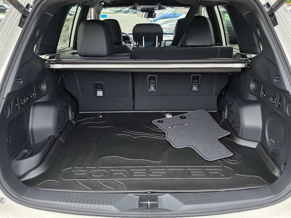 2025 Subaru Forester Touring photo 4