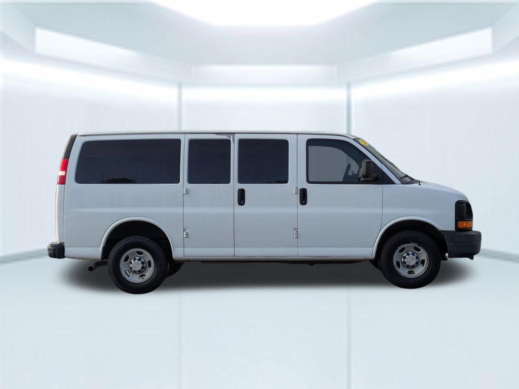 2015 Chevrolet Express 2500 Work Van photo 3