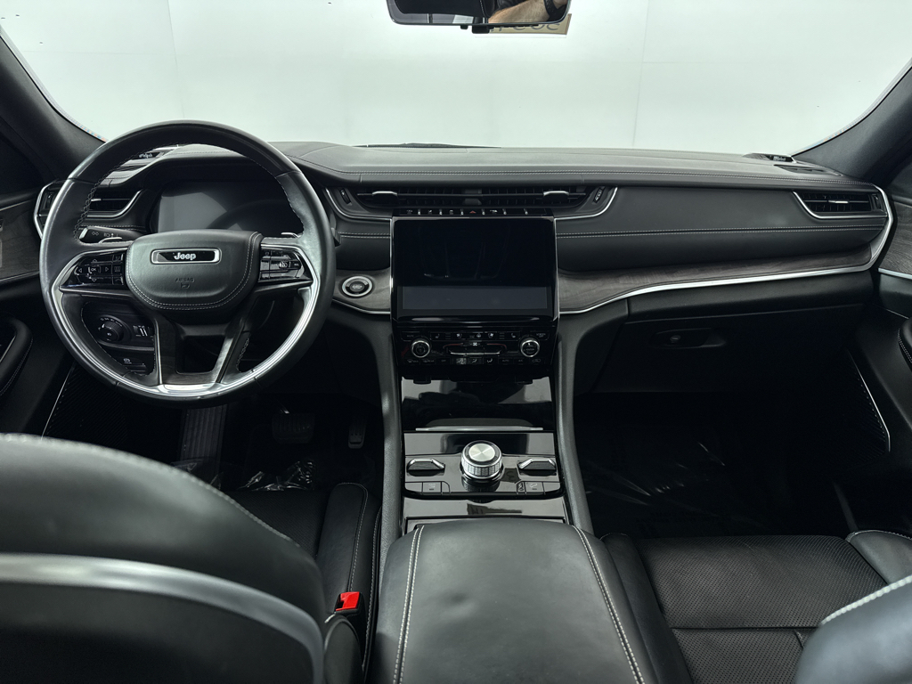 2022 Jeep Grand Cherokee Overland photo 3