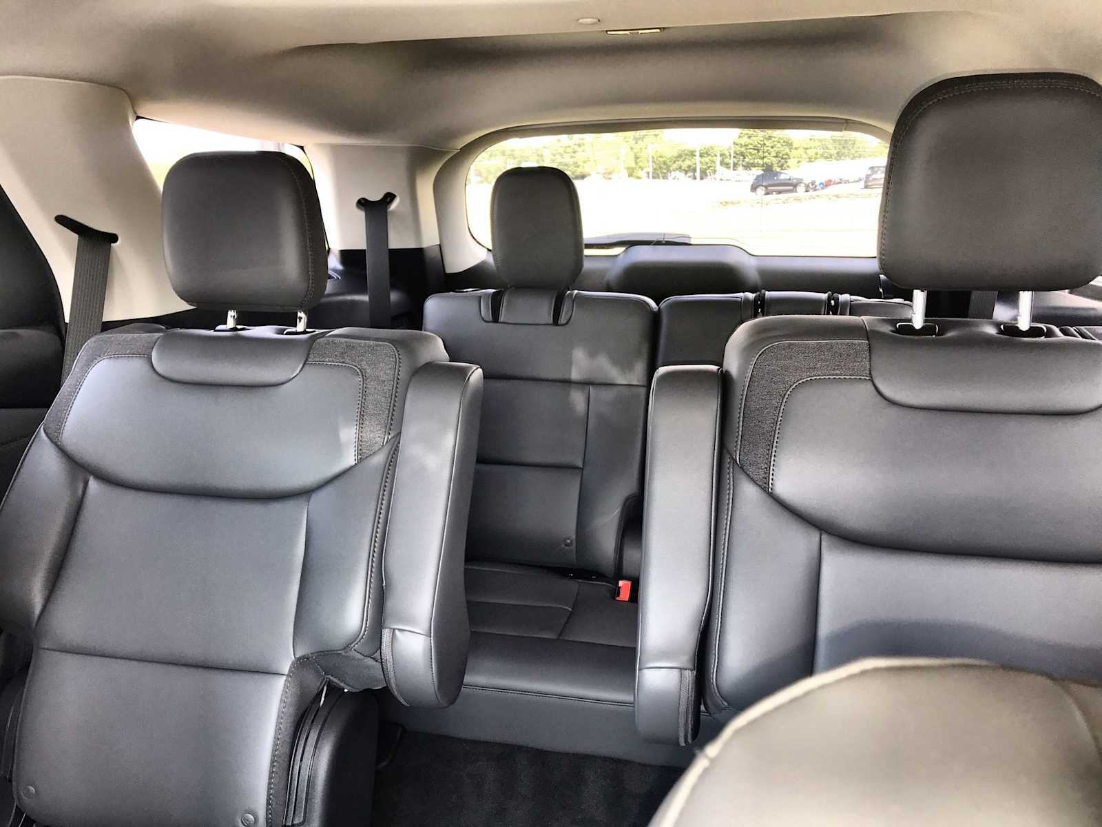 2025 Ford Explorer photo 21