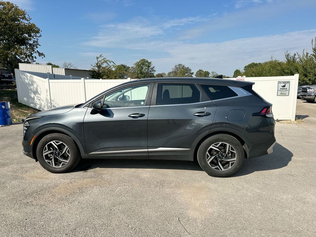 2024 Kia Sportage LX photo 2