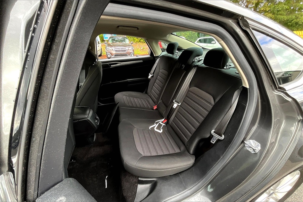 2020 Ford Fusion SE photo 15