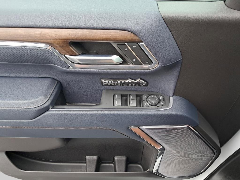 2023 Chevrolet Silverado 1500 High Country photo 9