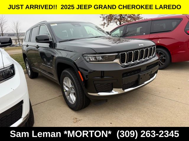 2025 Jeep Grand Cherokee L Laredo's photo