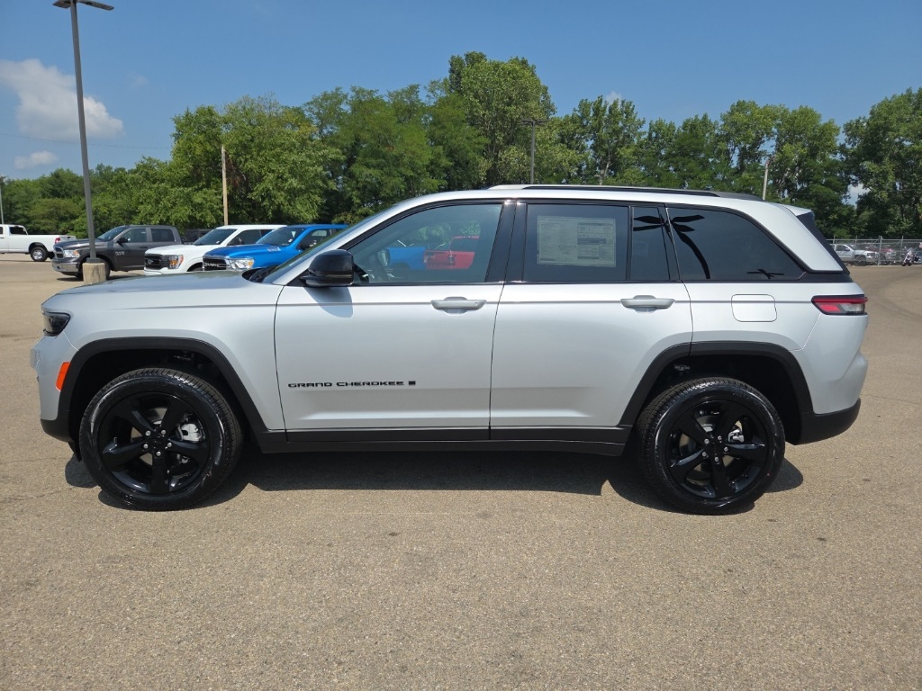 2025 Jeep Grand Cherokee Limited photo 4