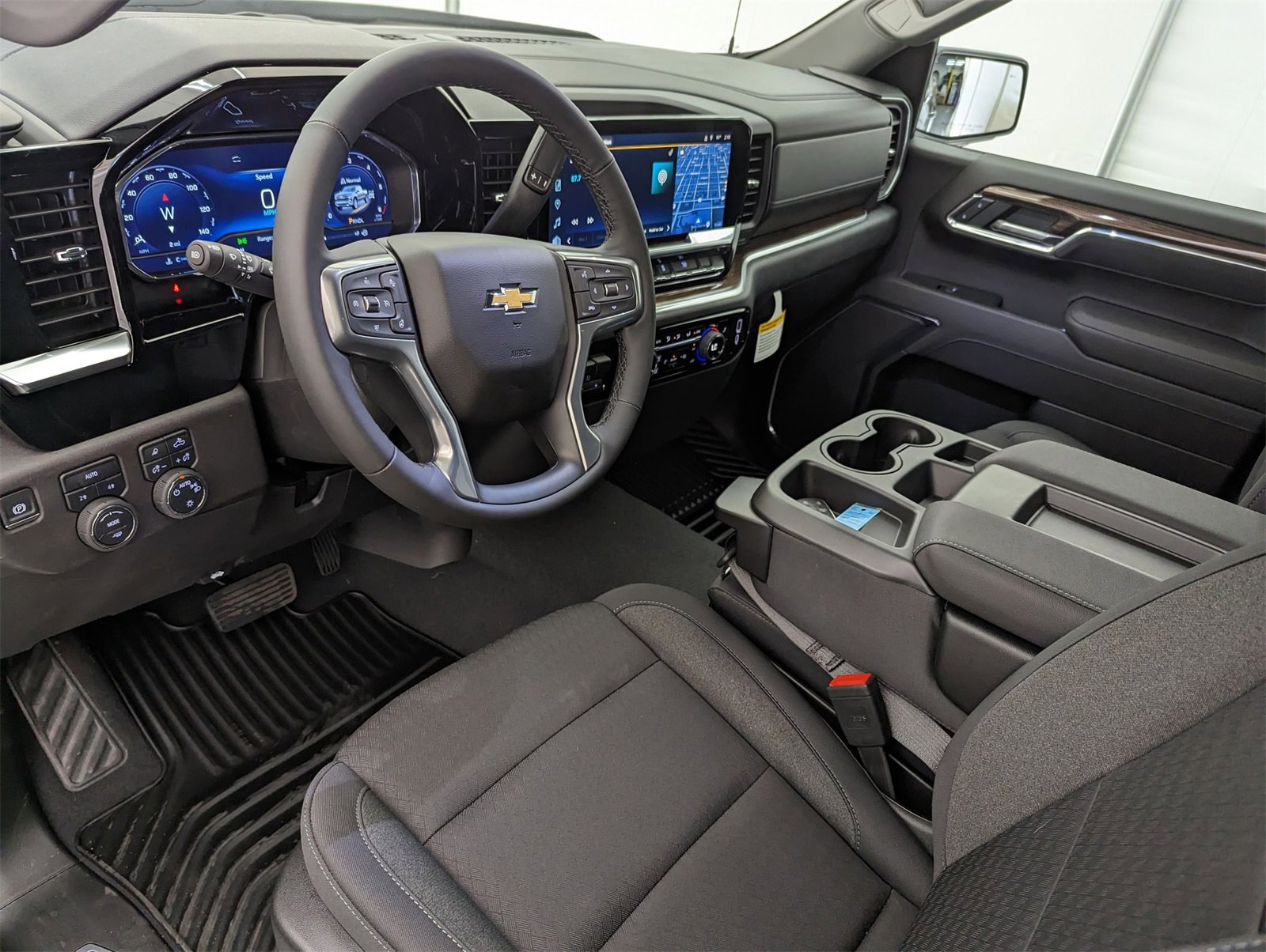 2025 Chevrolet Silverado 1500 LT photo 2