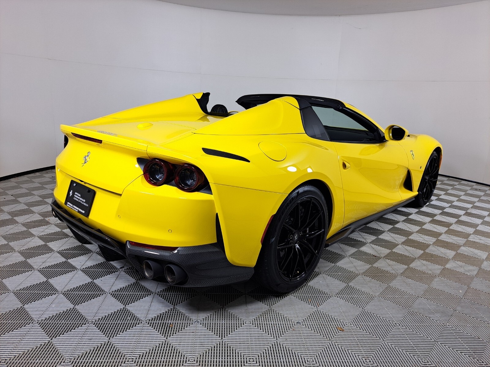 2021 Ferrari 812 GTS Base photo 3