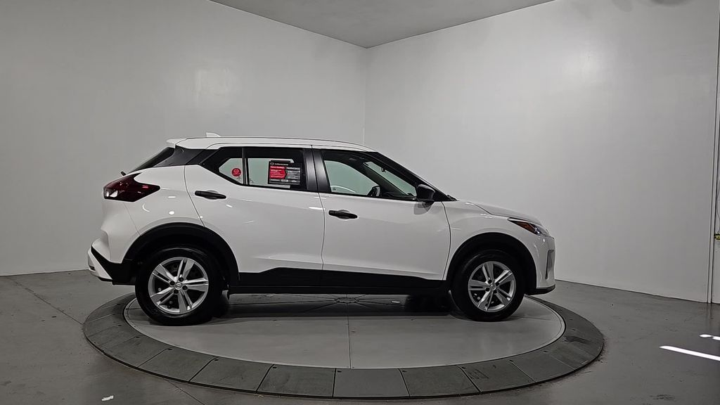 2024 Nissan Kicks S photo 6