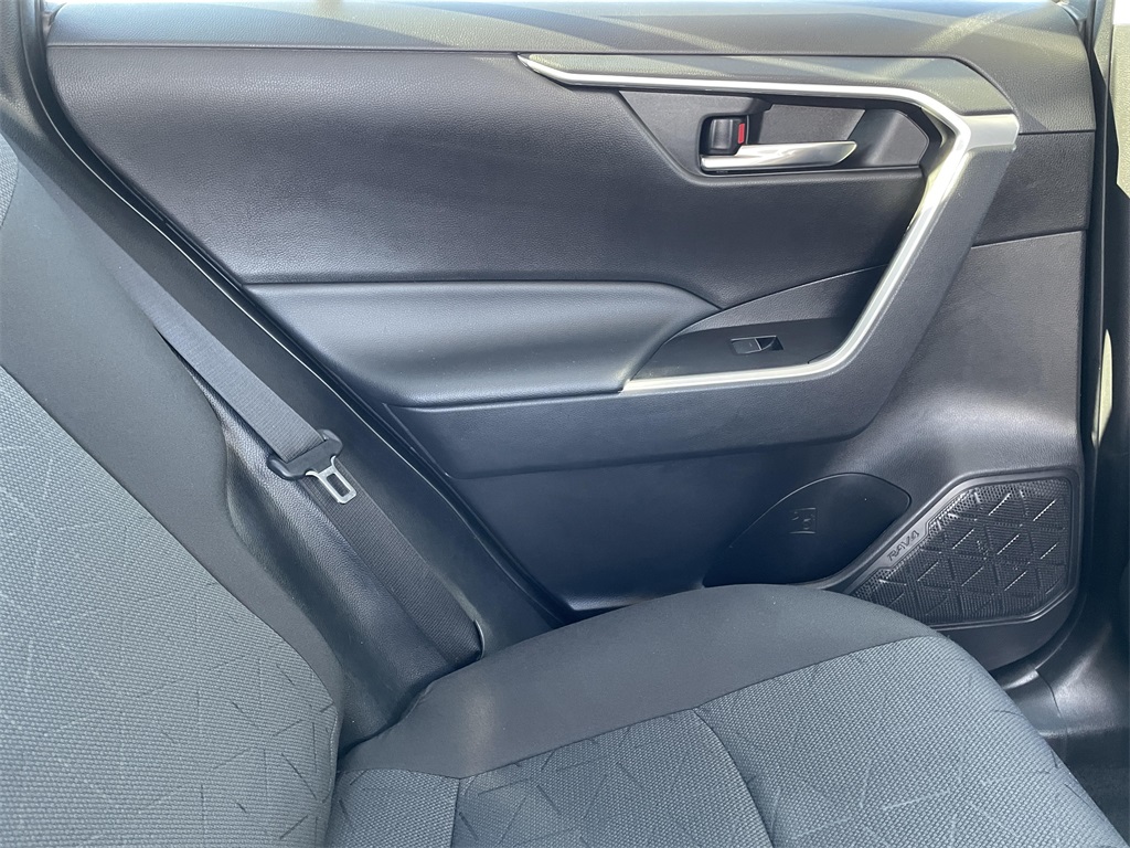 2022 Toyota RAV4 XLE photo 13