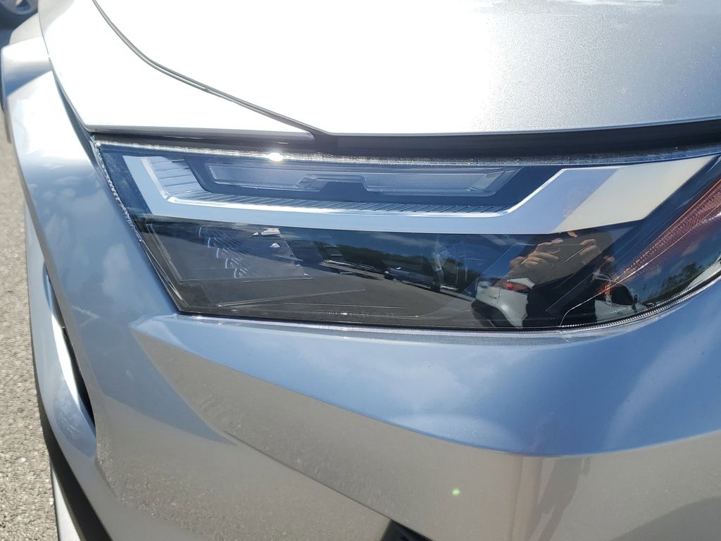 2025 Toyota RAV4 Hybrid XLE photo 9