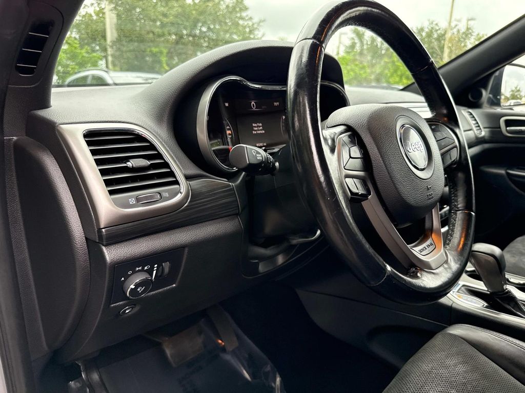 2019 Jeep Grand Cherokee Altitude photo 17