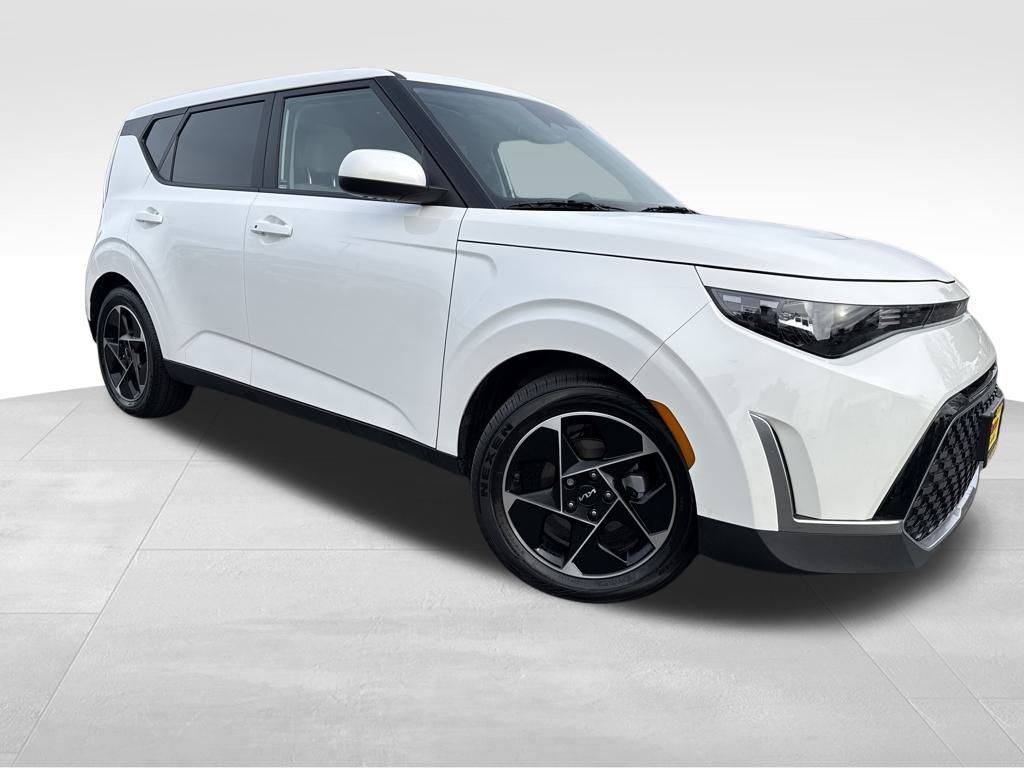 2023 Kia Soul EX's photo