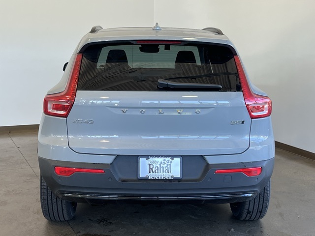 2025 Volvo XC40 Plus photo 8