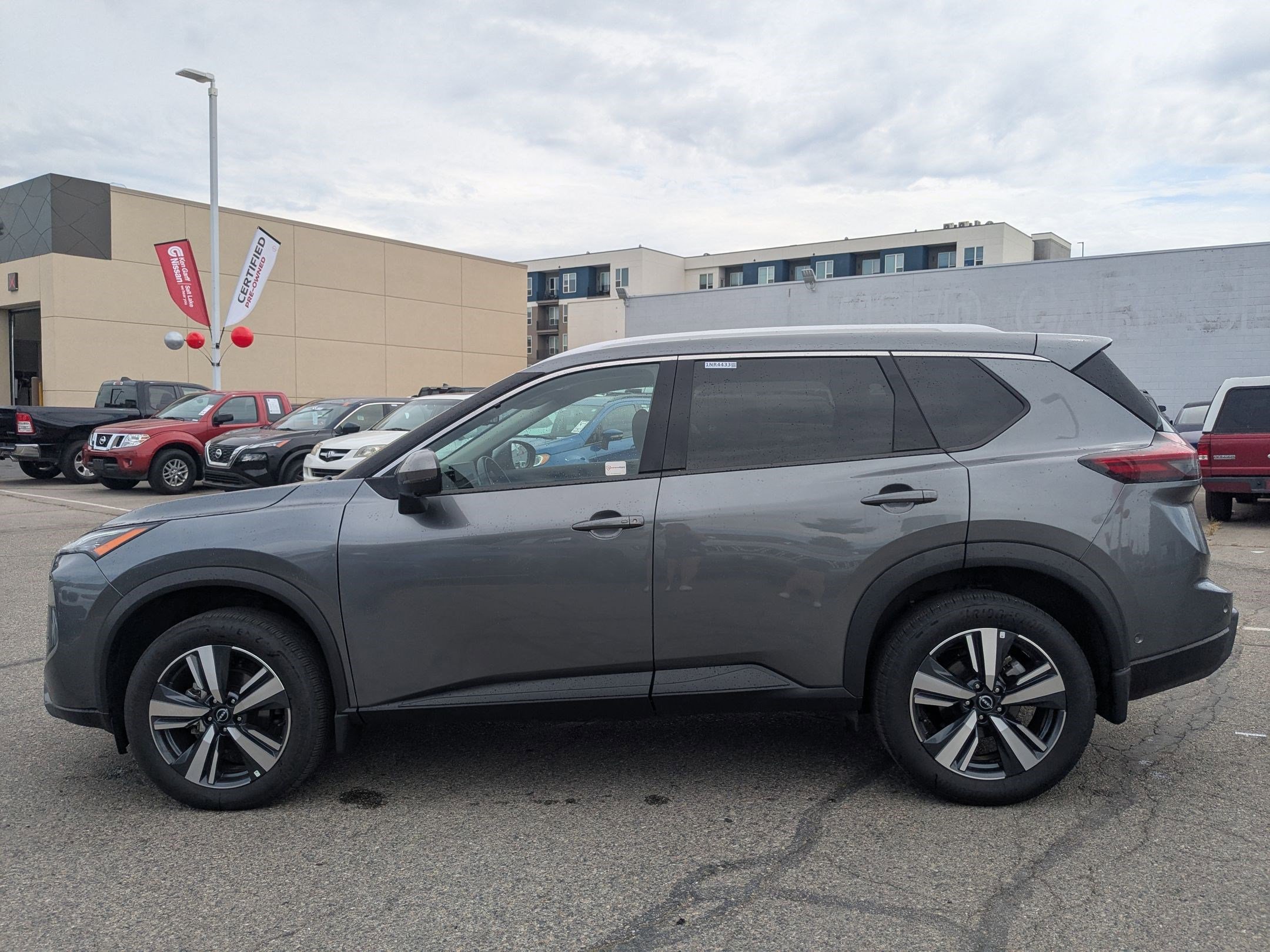 2024 Nissan Rogue SL photo 4
