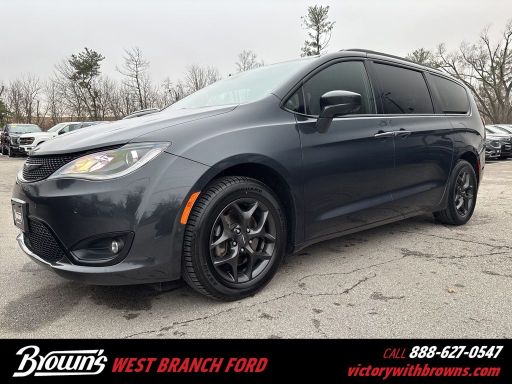 2020 Chrysler Pacifica Touring L's photo