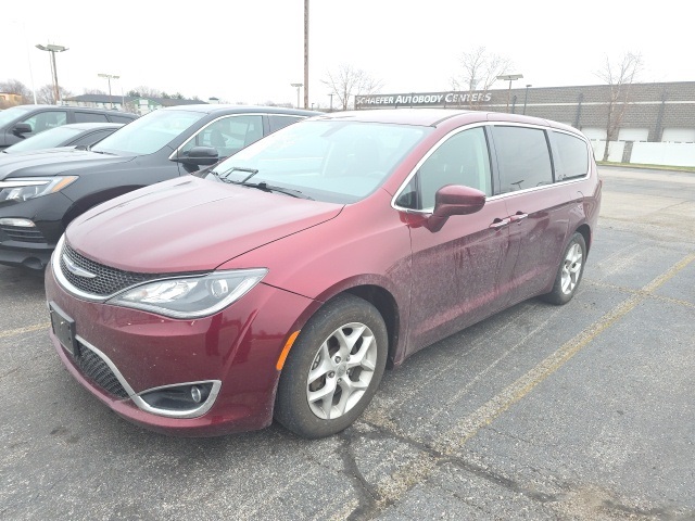 2020 Chrysler Pacifica Touring's photo