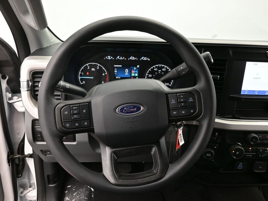 2026 Ford F-350 XLT photo 7