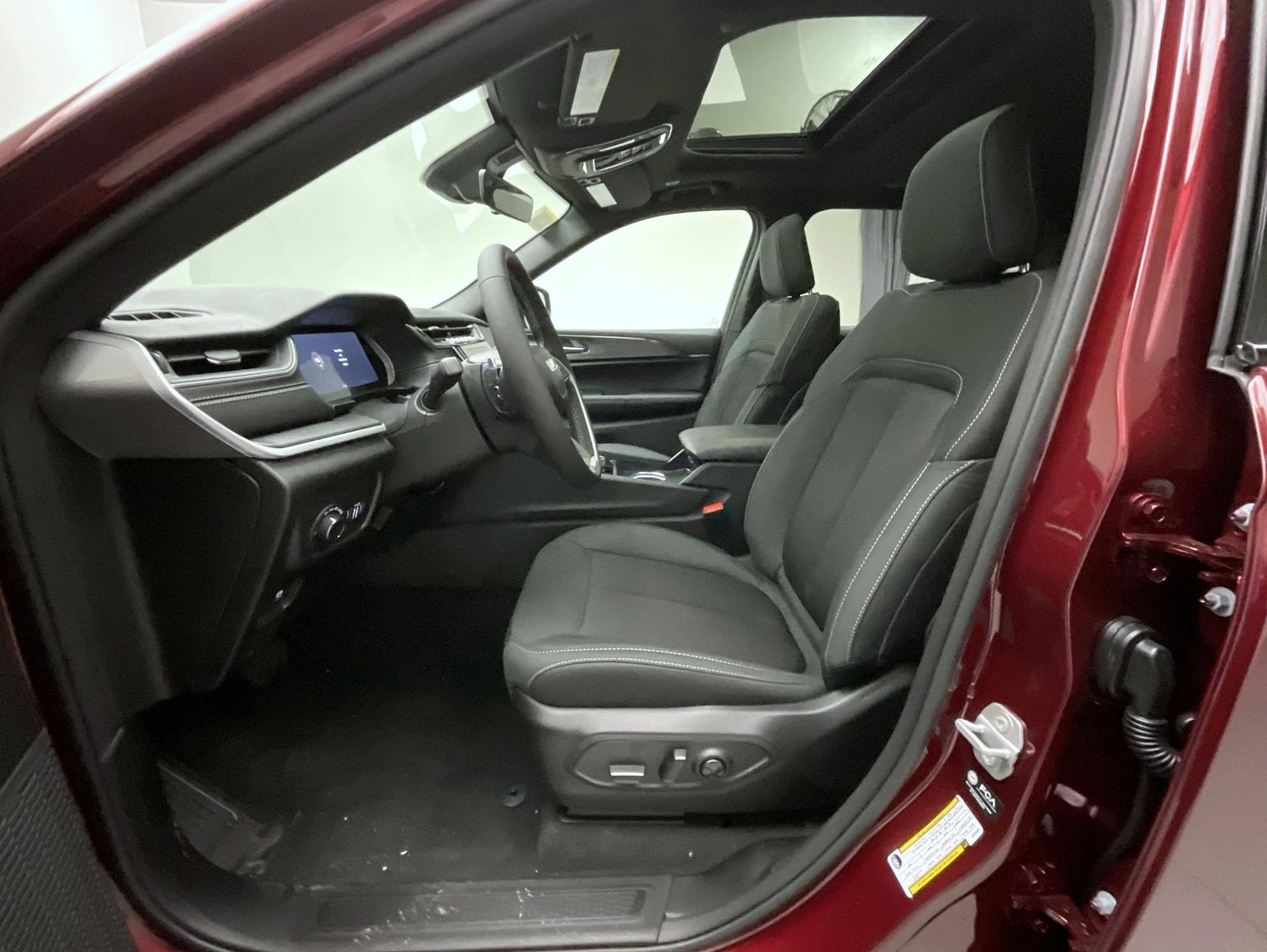 2025 Jeep Grand Cherokee Laredo X photo 9