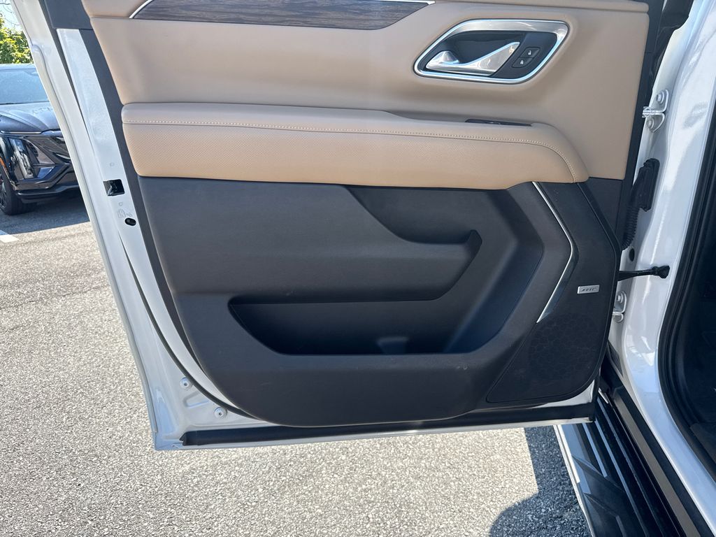 2021 Chevrolet Suburban Premier photo 25