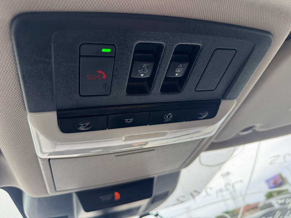 2021 Nissan Rogue SL photo 18