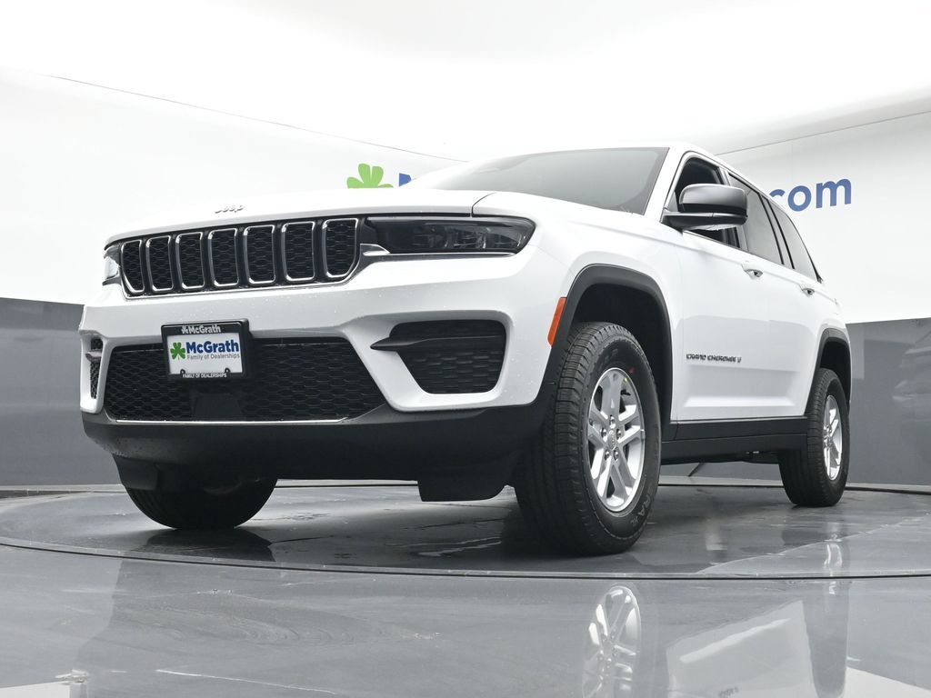 2025 Jeep Grand Cherokee Laredo photo 4