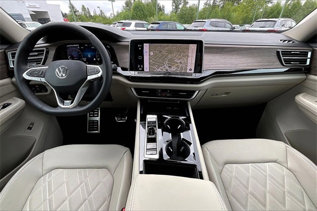 2025 Volkswagen Atlas SEL Premium R-Line photo 2
