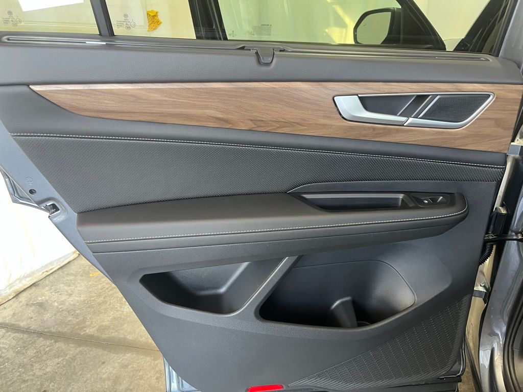 2025 Volkswagen Atlas SE Technology photo 21