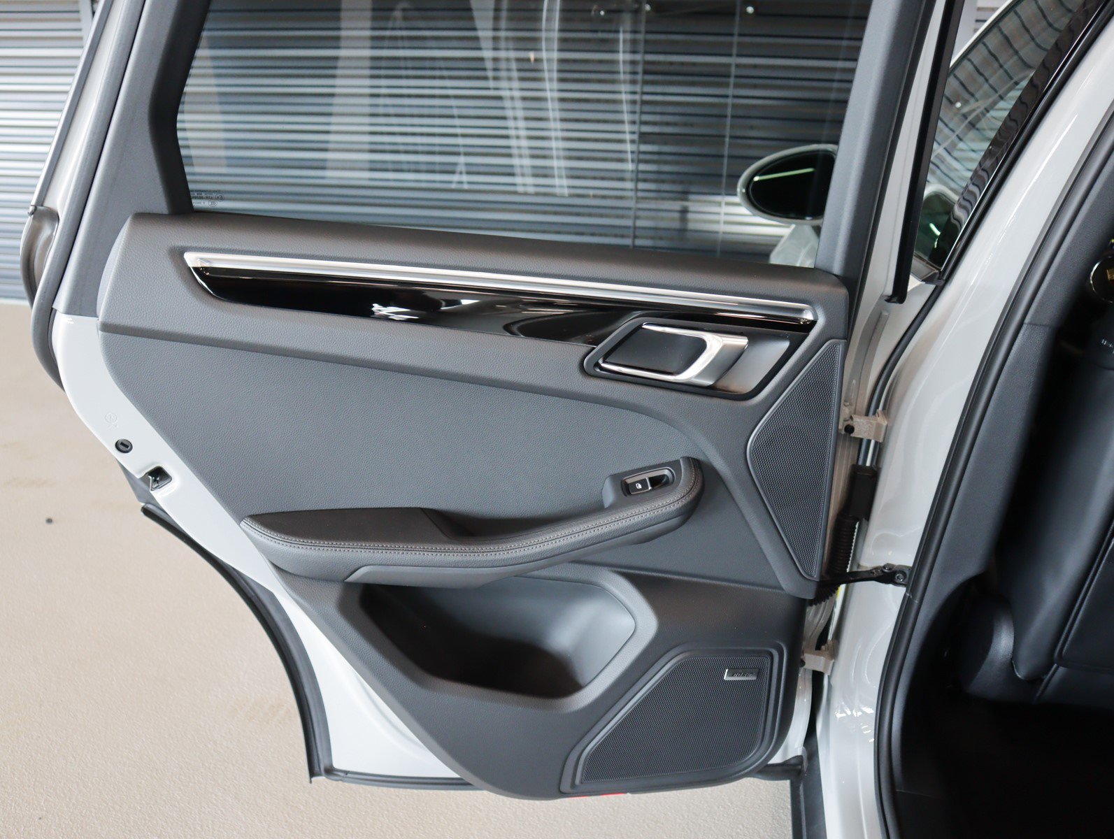 2025 Porsche Macan T photo 26