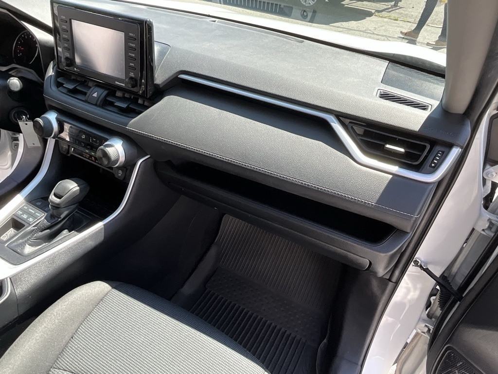 2022 Toyota RAV4 LE photo 29