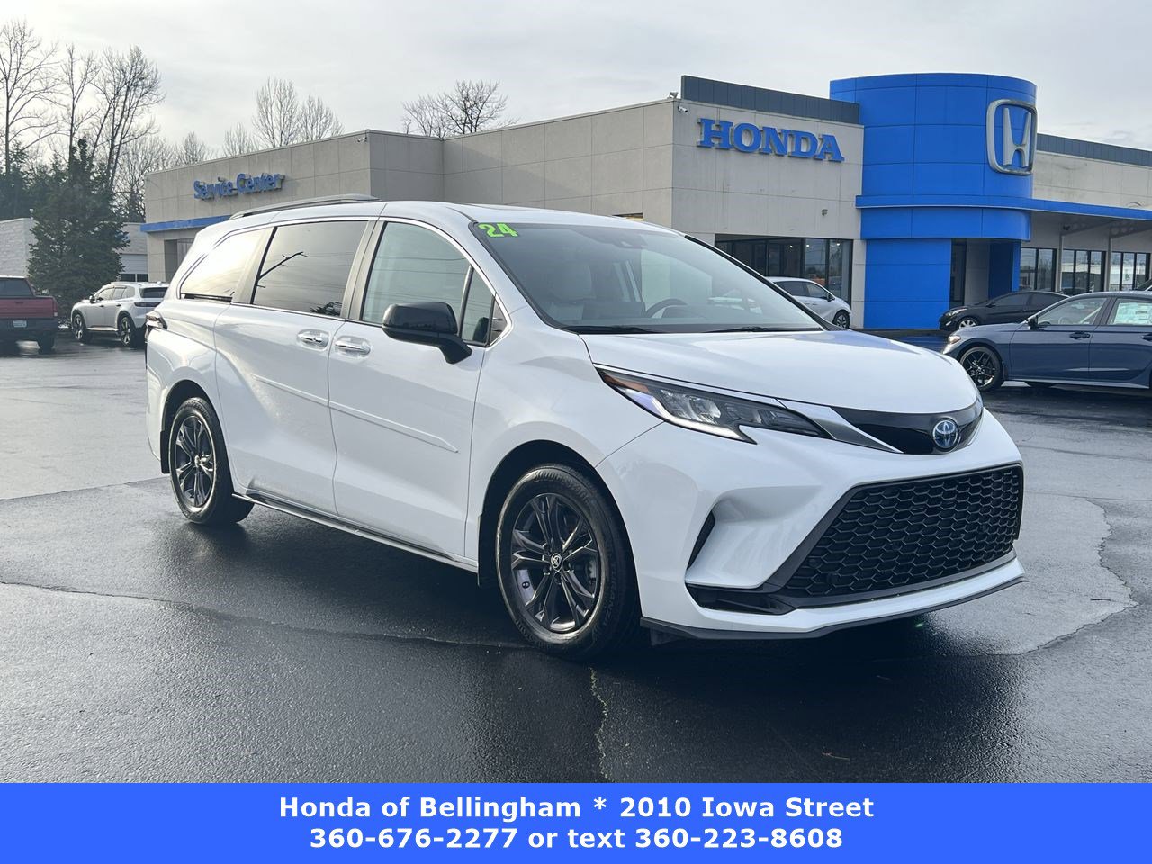 2024 Toyota Sienna XSE's photo