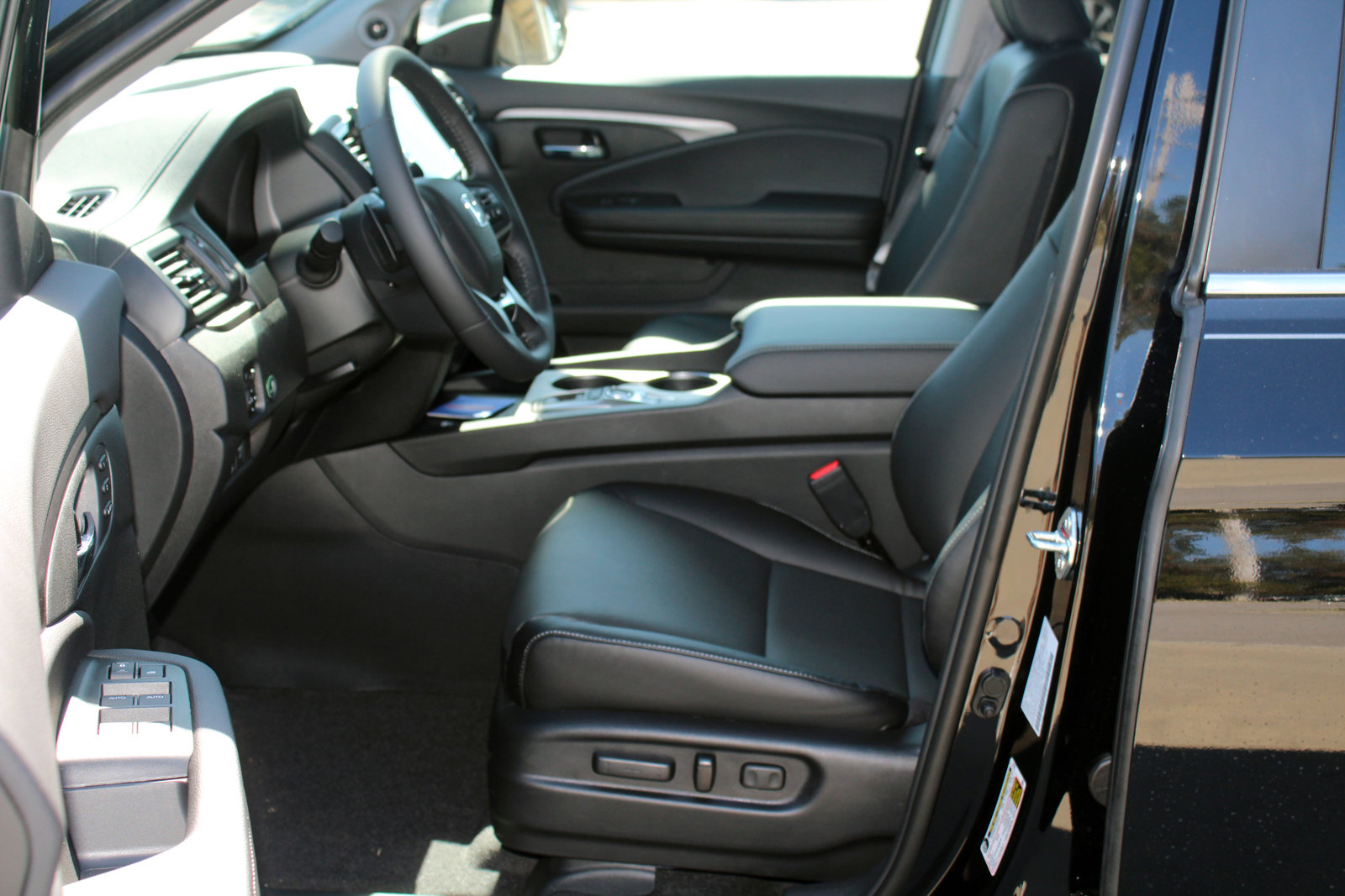 2025 Honda Ridgeline RTL photo 2