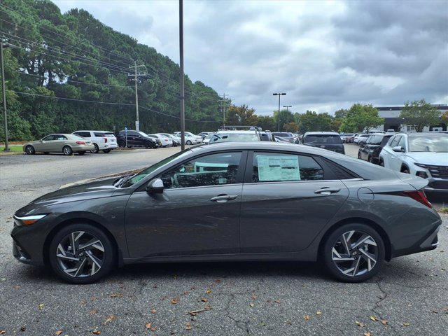 2025 Hyundai Elantra SEL Convenience photo 5