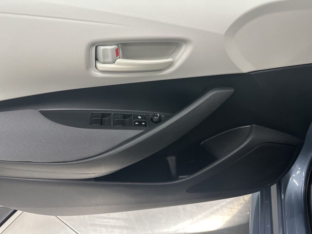 2022 Toyota Corolla LE photo 11
